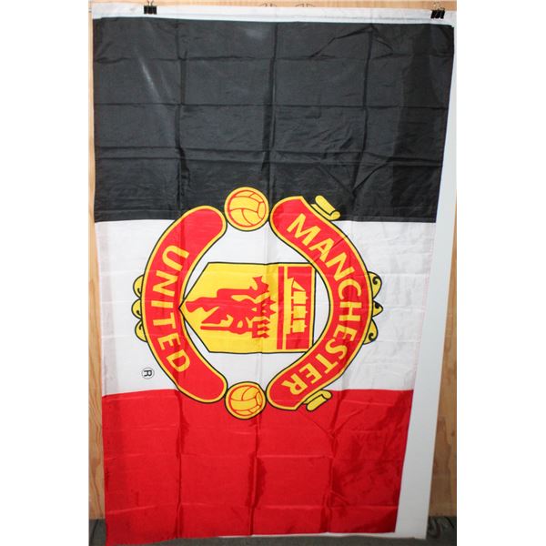 MANCHESTER UNITED F.C. TRICOLOR FLAG