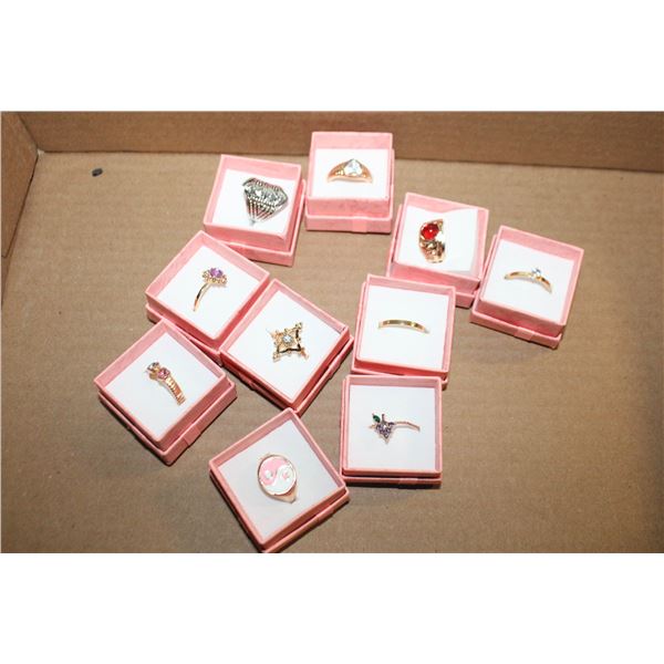 LOT OF 10 ESTATE RINGS