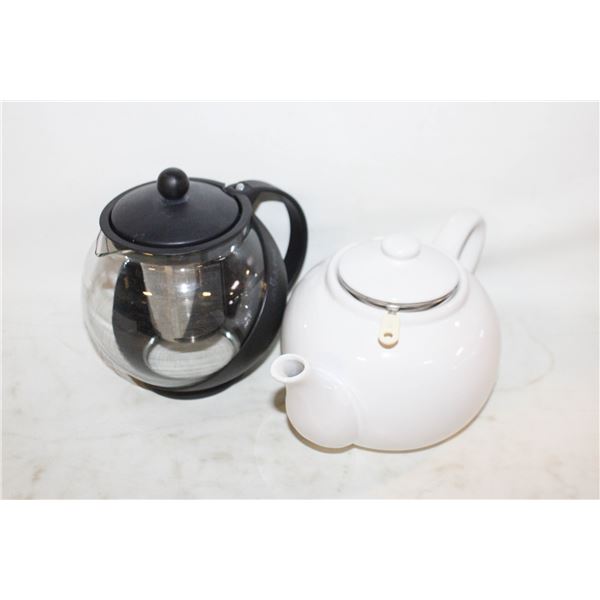 HALF MOON TEAPOT & WHITE TEAPOT