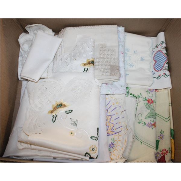 VINTAGE+ANTIQUE NEEDLE CRAFT LINENS ASSORTED LOT