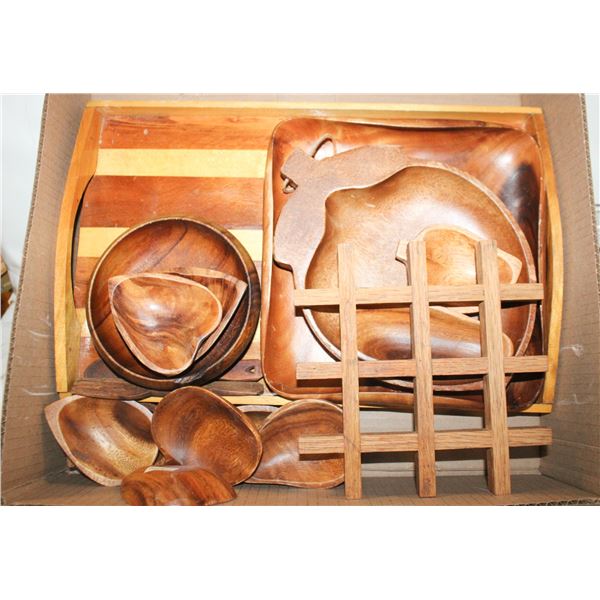 VINTAGE WOOD DECORATIVE ITEM LOT