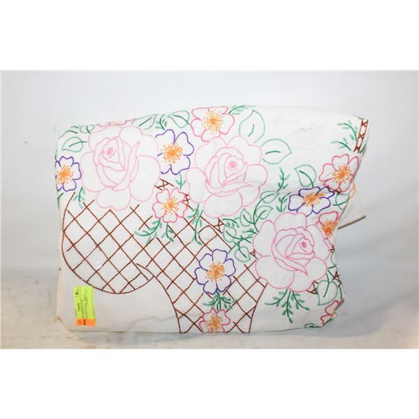 VINTAGE HANDCRAFTED EMBROIDERY FLORAL TABLE CLOTH