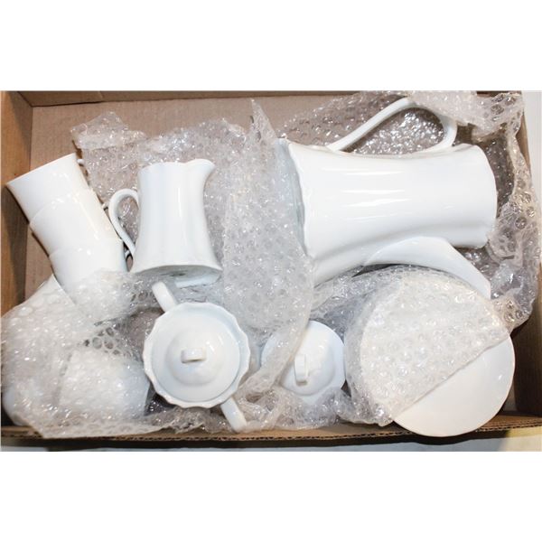 VINTAGE GERMAN "HUTSCHENEUTHER" TEA SET (15)