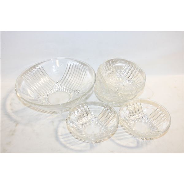 MCM FOOTED GLASS SERVING BOWL SET