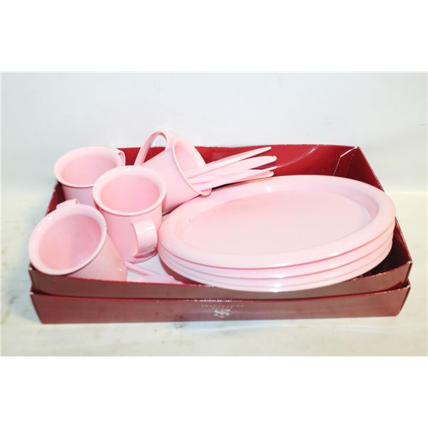 FLAT OF 20 PC PICNIC/CAMPING DISHES