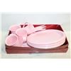 Image 1 : FLAT OF 20 PC PICNIC/CAMPING DISHES