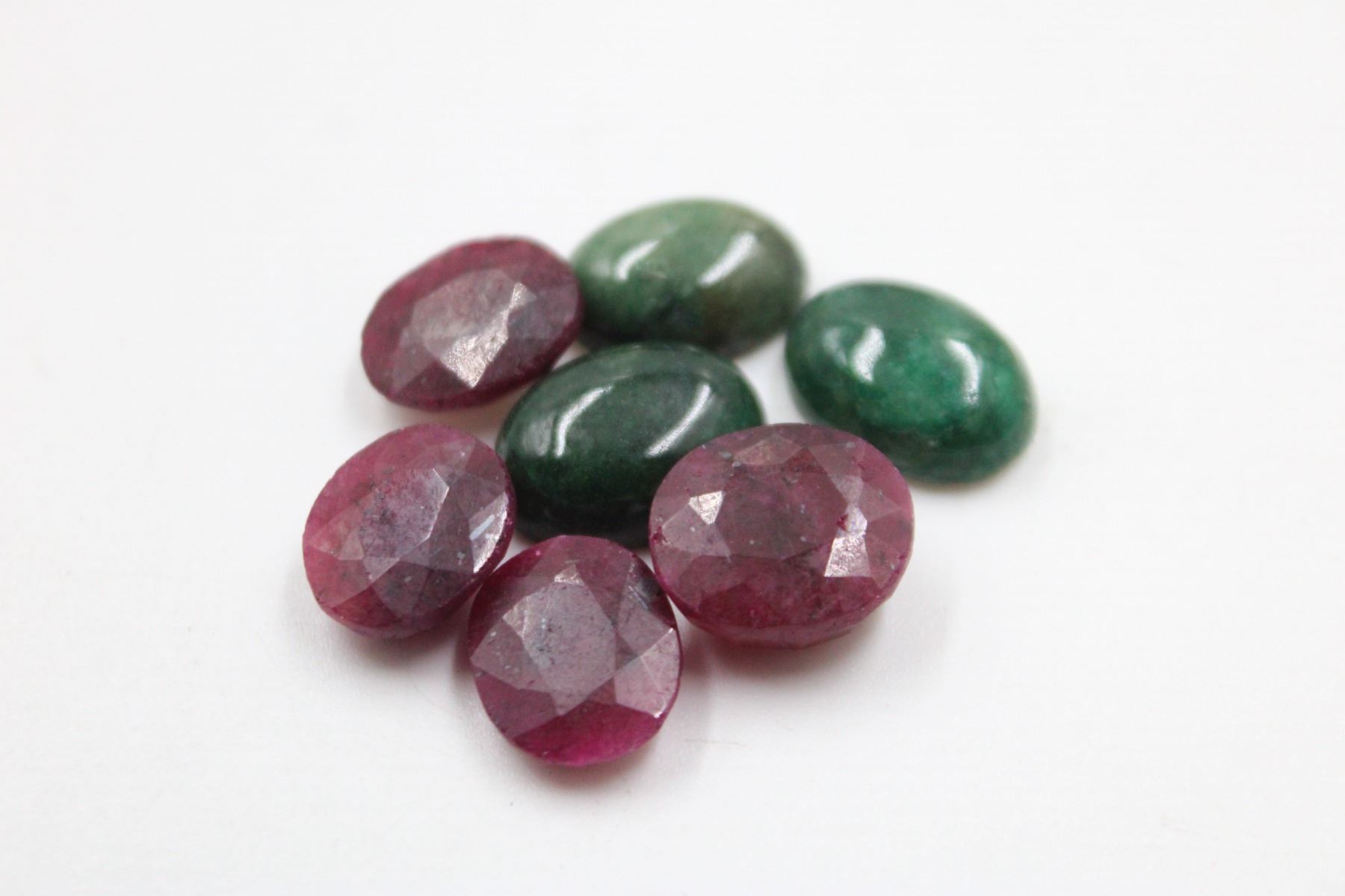 Green Ruby Colours #22-NATURAL GREEN EMERALD & RUBY GEMSTONES 63.00C - Kastner Auctions