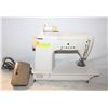 Image 1 : VINTAGE SINGER TOUCH OF SEW SEWING MACHINE DELUXE