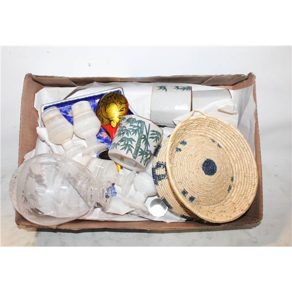 VINTAGE DECORATIVE ASIAN HOUSEWARES ASSORTED LOT