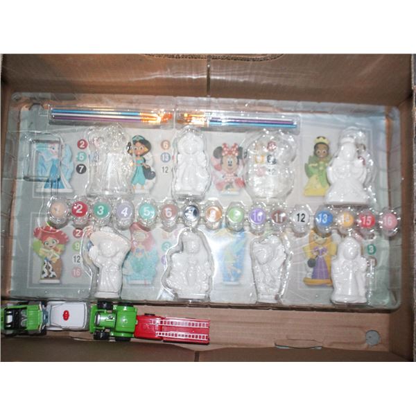 DISNEY CHARACTERS PAINTING KIT + 4 PULLBACK