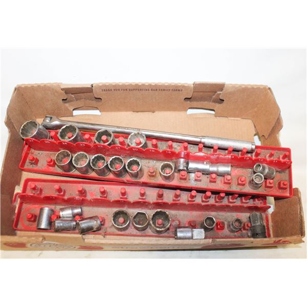 FLAT WITH LARGE SELECTION OF SOCKETS