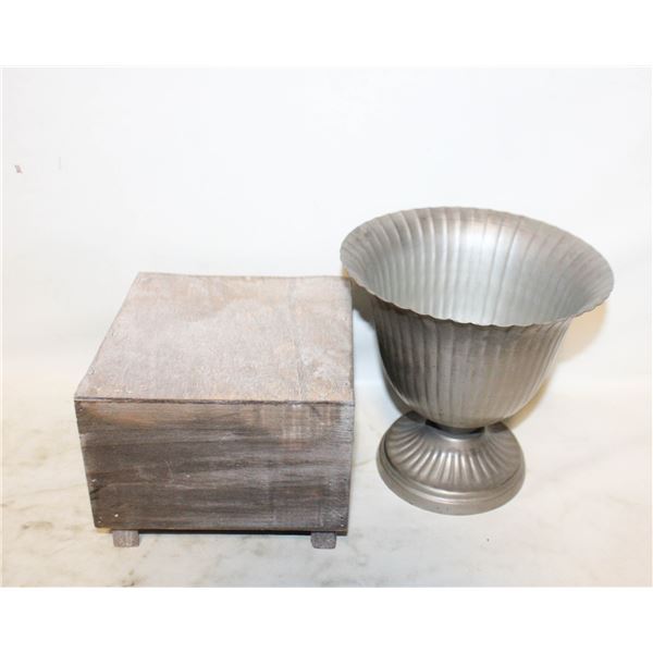 VINTAGE WOOD DISPLAY RISER & METAL VASE