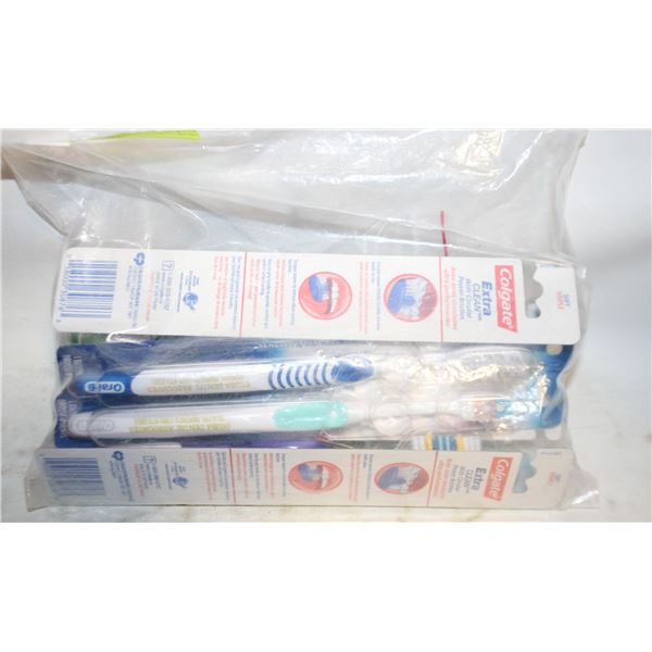 8 NEW TOOTHBRUSHES WITH 8 FLOSS CONTAINERS