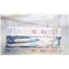 Image 1 : 8 NEW TOOTHBRUSHES WITH 8 FLOSS CONTAINERS