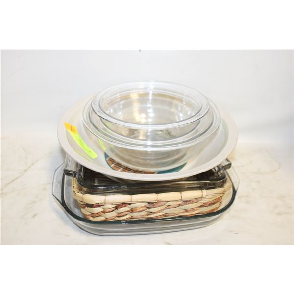 CEASAR SALAD BOWL W/OTHER PYREX BAKING DISHES ETC