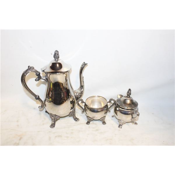VTG SET PEAR SILVERPLATE TEA POT WITH FOOTED