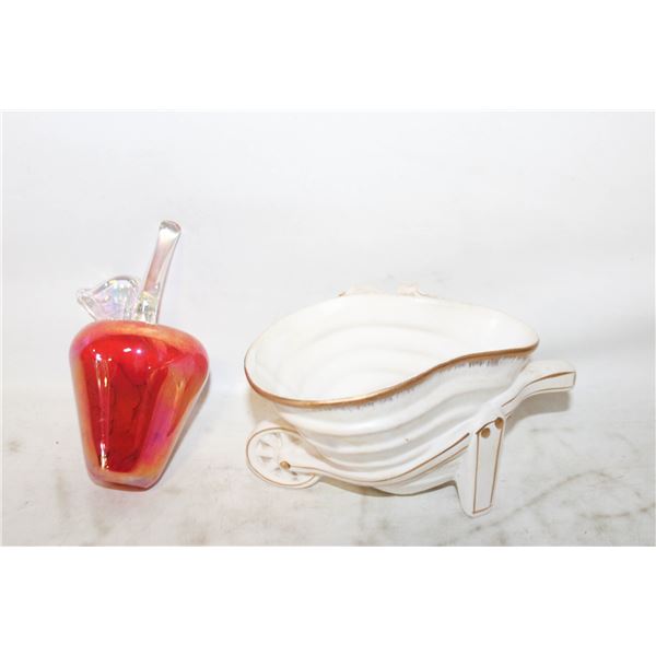 ART GLASS APPLE WITH LEAF &