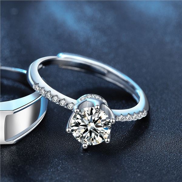 1 CT GRA CERTIFIED ROUND BRILLIANT MOISSANITE