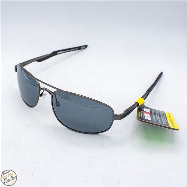 PAIR OF NEW FOSTER GRANT SUNGLASSES