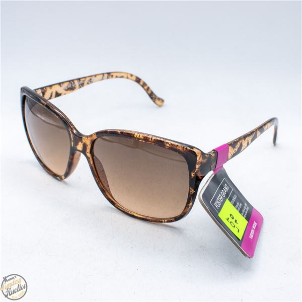 PAIR OF NEW FOSTER GRANT SUNGLASSES