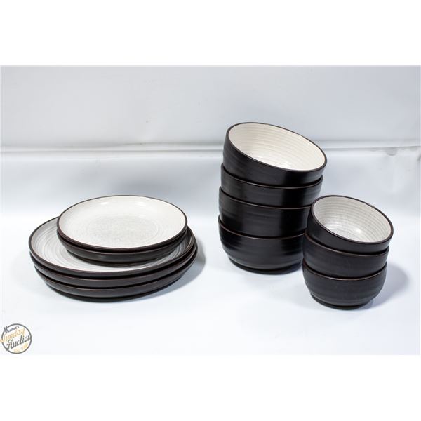 12 PC MIKASA ROWAN STONEWARE DINNER SET WHITE &