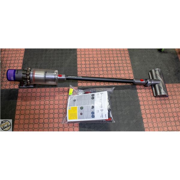 DYSON CYCLONE V11 TOTAL CLEAN CORDLESS VACUUM SET