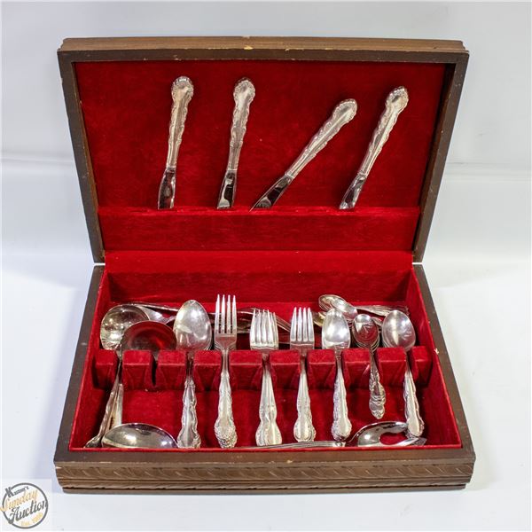 ESTATE 59-PIECE 19881 ROGERS SILVER PLATED