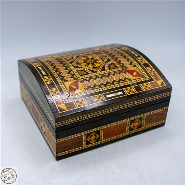 HANDCRAFTED SYRIAN MARQUETRY JEWELRY BOX