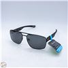 Image 1 : PAIR OF FOSTER GRANT SUNGLASSES