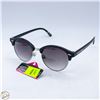 Image 1 : PAIR OF FOSTER GRANT SUNGLASSES