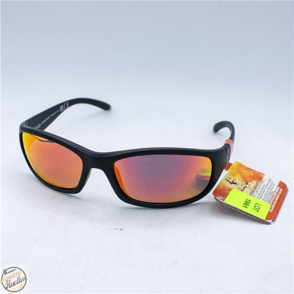 PAIR OF FOSTER GRANT SUNGLASSES