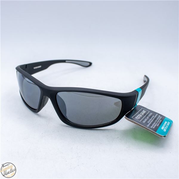 PAIR OF FOSTER GRANT SUNGLASSES