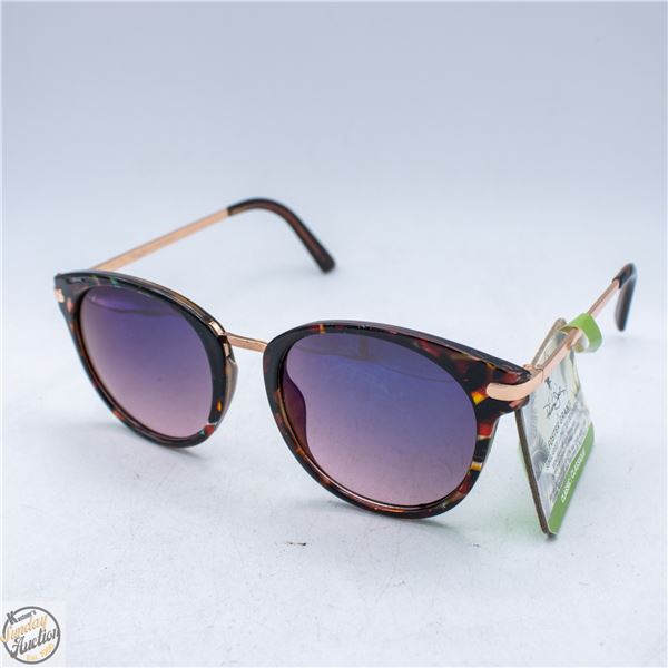 PAIR OF FOSTER GRANT SUNGLASSES