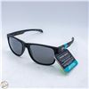 Image 1 : PAIR OF FOSTER GRANT SUNGLASSES