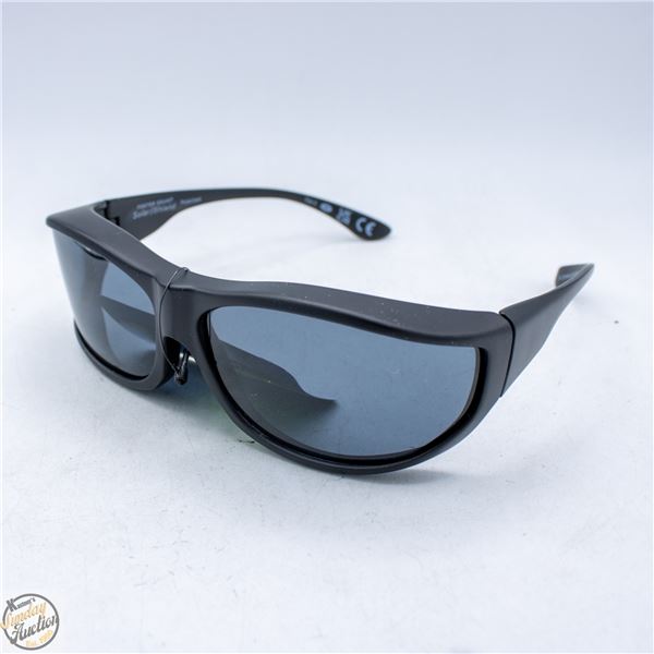 PAIR OF FOSTER GRANT SUNGLASSES