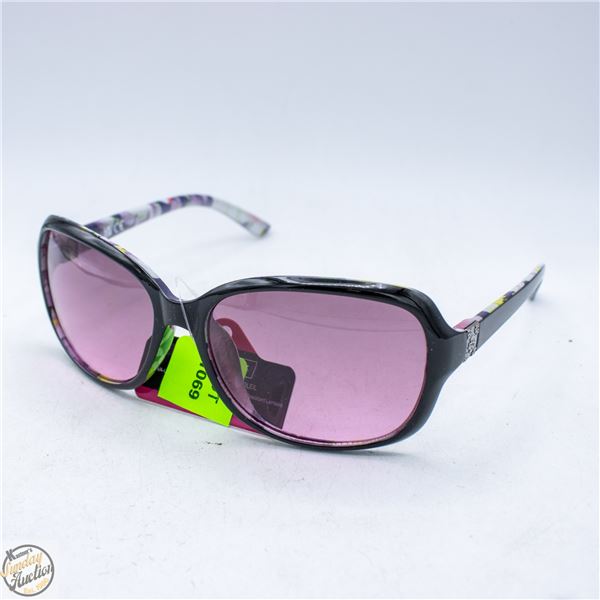 PAIR OF FOSTER GRANT SUNGLASSES