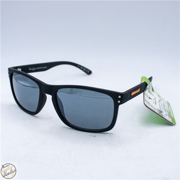PAIR OF FOSTER GRANT SUNGLASSES