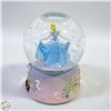 Image 1 : CINDERELLA MUSICAL SNOW GLOBE