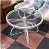 Image 1 : WHITE ROUND GLASS TOP PATIO TABLE 30" X 21"