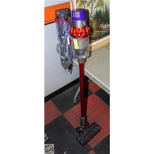 DYSON CYCLONE V10 CORDLESS VACUUM