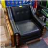 Image 1 : BLACK SITTING CHAIR