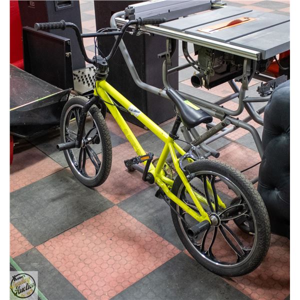 MONGOOSE BMX FREE-STYLE BIKE - FRONT & BACK