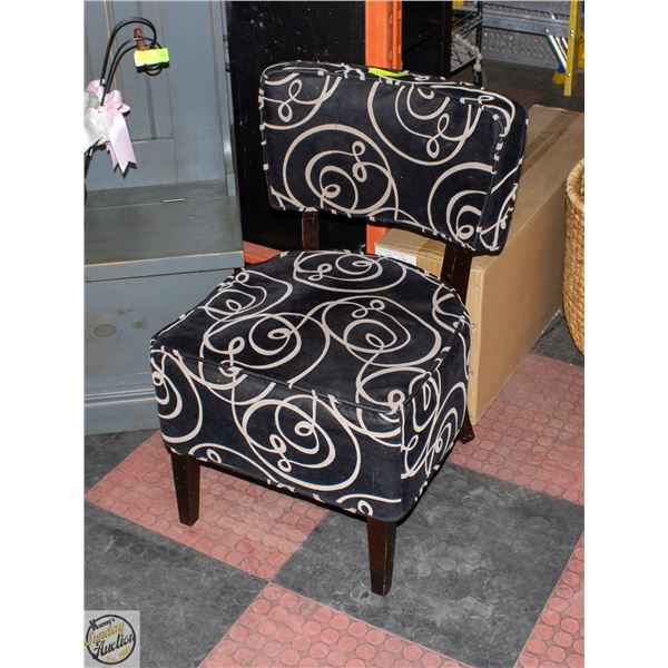 ARMLESS ACCENT CHAIR