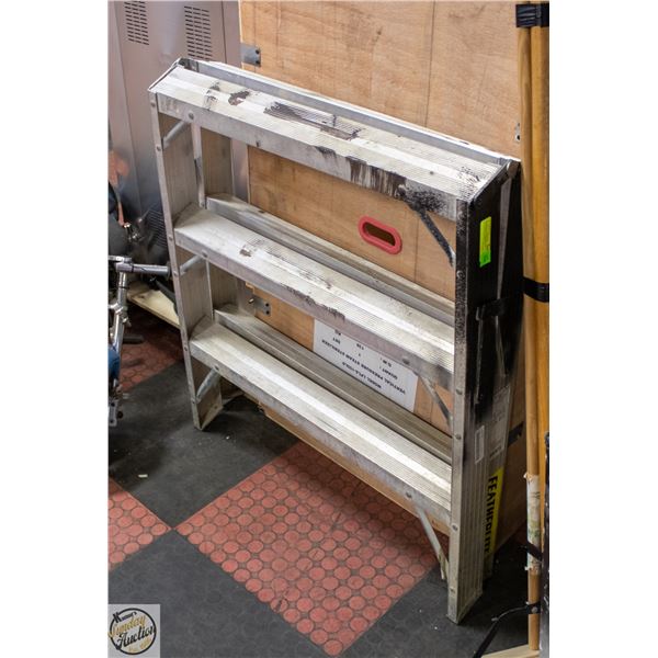 FEATHERLITE THREE-STEP ALUMINUM DRYWALL/