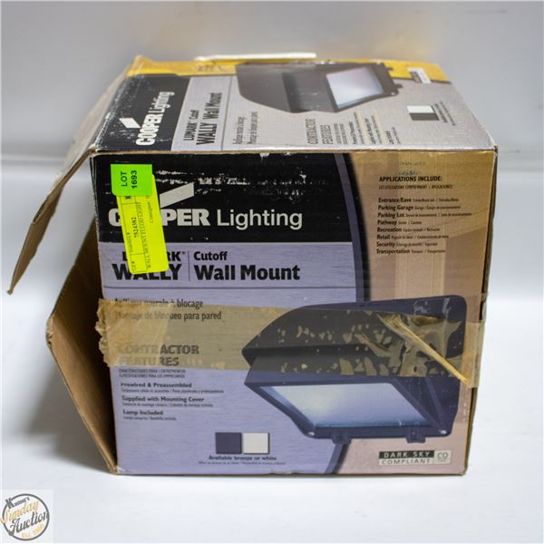 WALL MOUNT FLOOD LIGHT