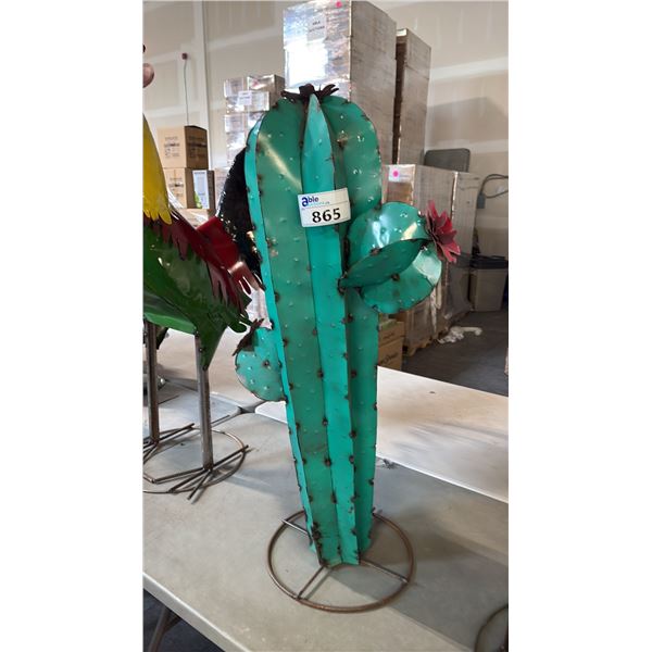 METAL CACTUS YARD ART 40"H