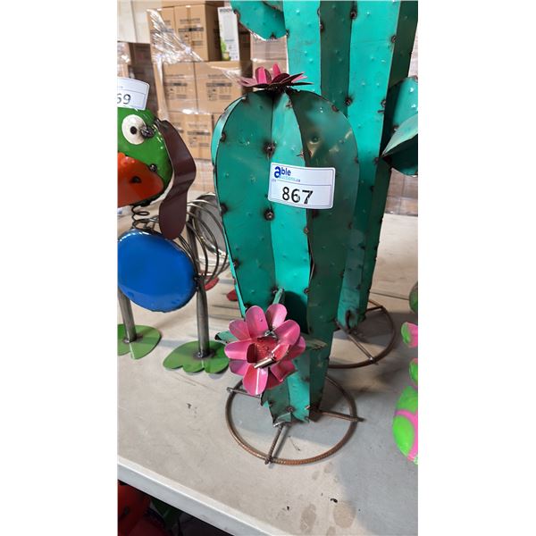 METAL CACTUS YARD ART 24"H