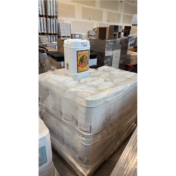 32 MIXED CONTAINERS OF SENSI GROW 23 LITER ADVANCED NUTRIENTS