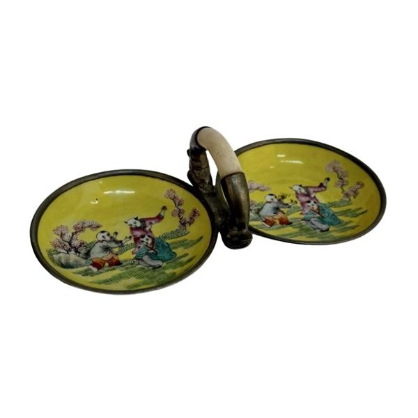 Chinese Qing Famille Jaune Double-Lobed Dish