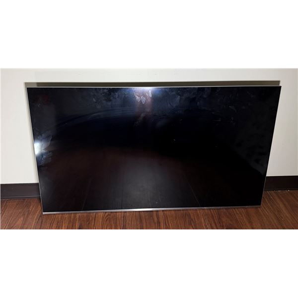 Samsung UN55MU8000F Smart 55" TV w/ Wall Mount 48" x 27"